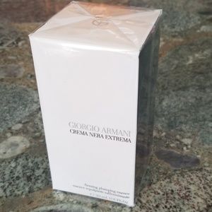 Giorgio Armani Makeup - GIORGIO ARMANI CREMA NERA PLUMPING FACIAL ESSENCE Giorgio Armani Makeup - GIORGIO ARMANI CREMA NERA PLUMPING FACIAL ESSENCE
